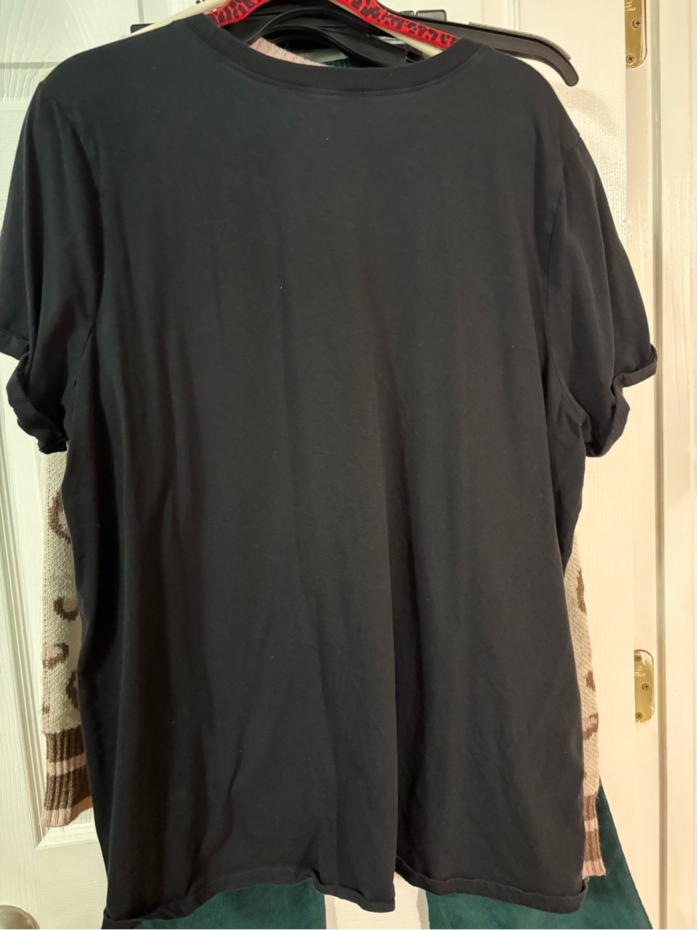 torrid Black Short Sleeve Tee with Teal & Sand Skull Beach Graphic - Picture 5 of 5
